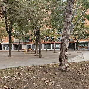 8 Min Walk To The & 10 Min Walk To Convention Centre ! , Barcelona España